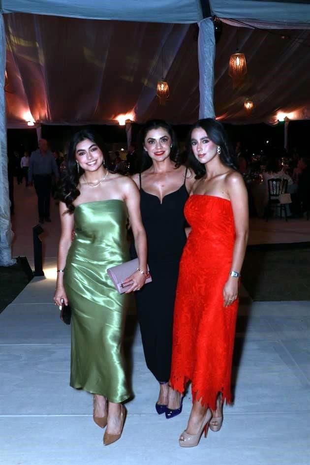 Regina Salinas Téllez, Ana Lucía Téllez de Salinas y Andrea Salinas Téllez