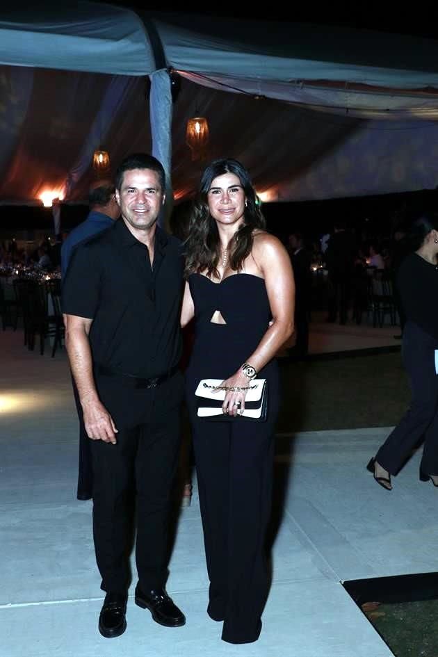 Javier Martínez y Gaby Betancourt de Martínez