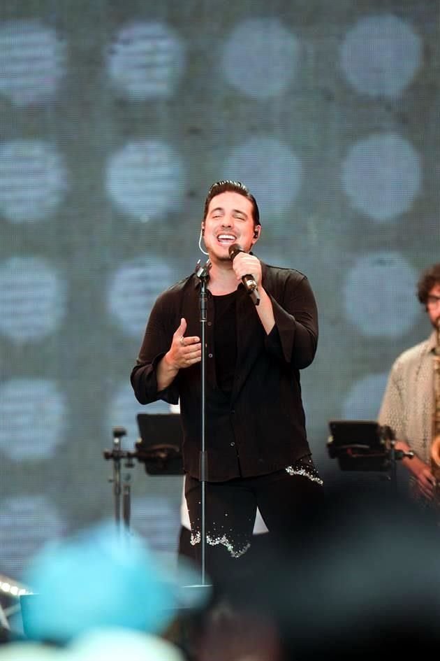 Vadhir Derbez