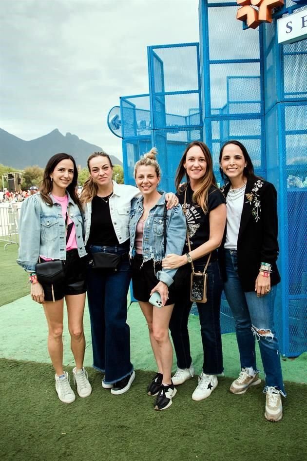 Ana Cecilia Franco, Maquis Purata, Natalia Campuzano, Flori Villarreal y Gina Maiz