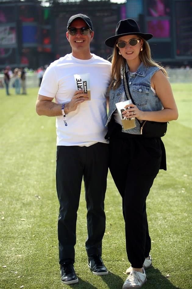 Juan Morales y Marian Valdez