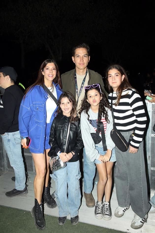 Regina Lozano, Mario Treviño, María Treviño, Nina Treviño y Constanza Villasante