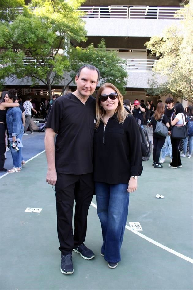 Simón Santos y Samantha Luis de Santos
