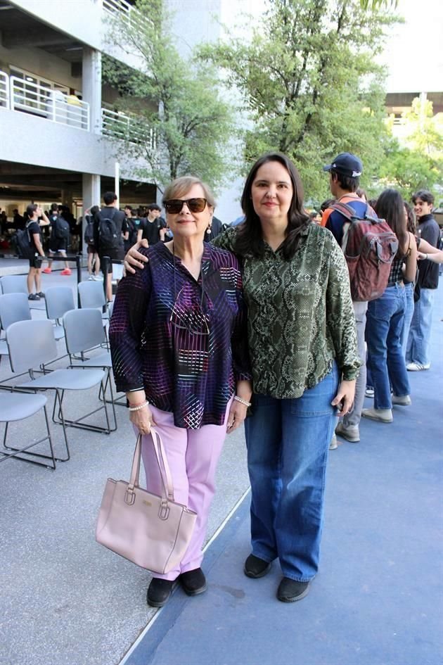 María De la Luz Suárez de Hinojosa y Brenda Hinojosa