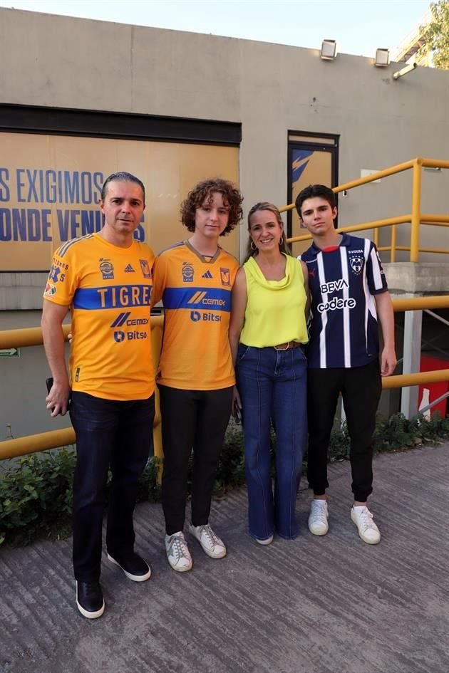 Pedro Arce, Diego Arce Lara, Alejandra Lara de Arce y Pedro Arce Lara