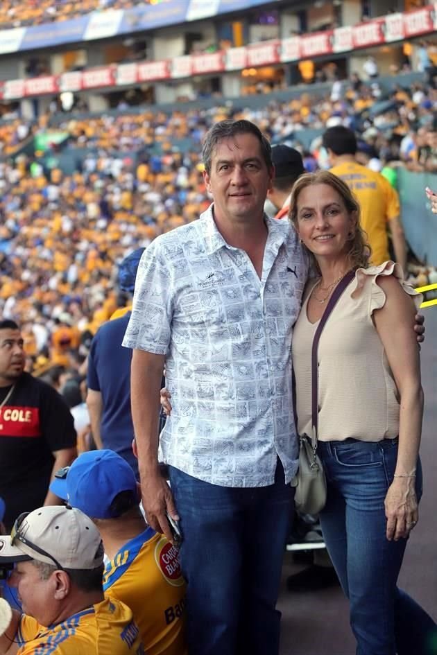 Jorge Sagaón y Jacqueline Font de Sagaón