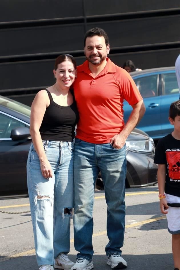 Judith González de González y Víctor González González