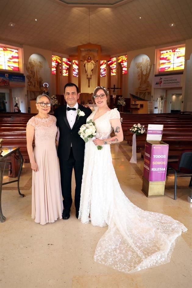María Cristina Bustos Núñez, Roberto Torres y Priscila Guajardo