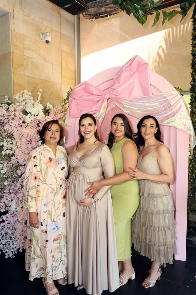 Adriana Benitez, Kenia García, Fannie Quiroga y Margarita Martínez