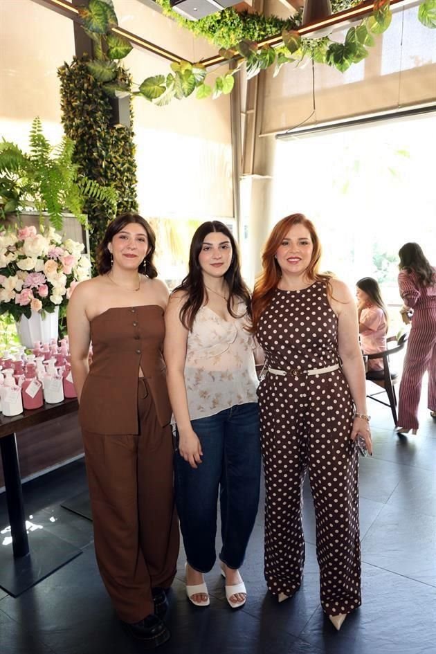Abril Martínez, Sabrina Martínez y Verónica Chávez
