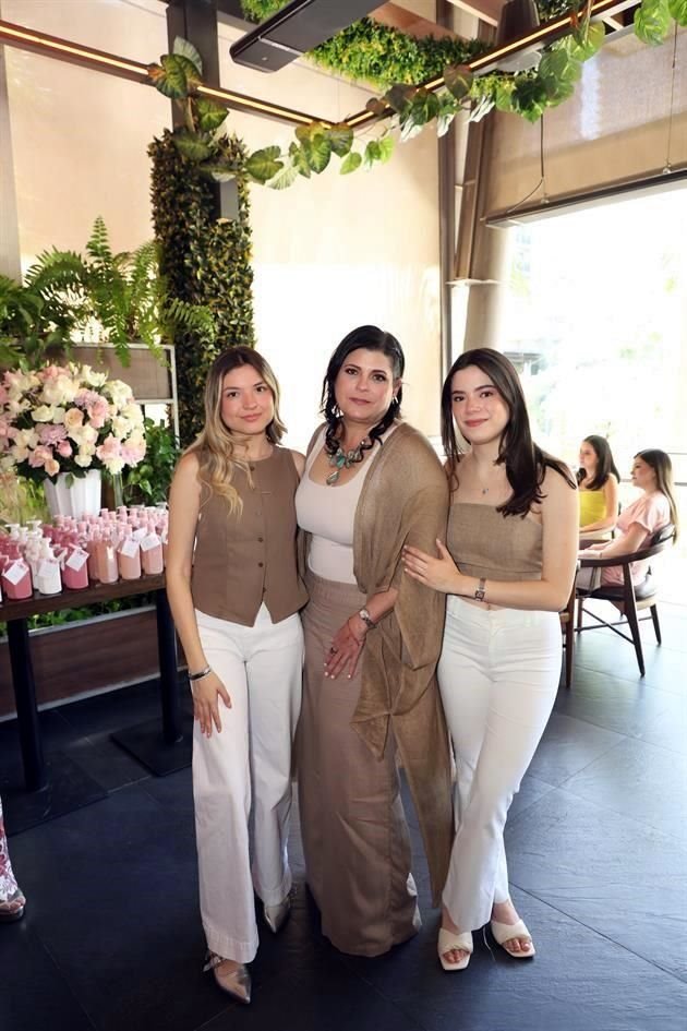 Victoria Montemayor, Maru Quintanilla y Montse Cantú
