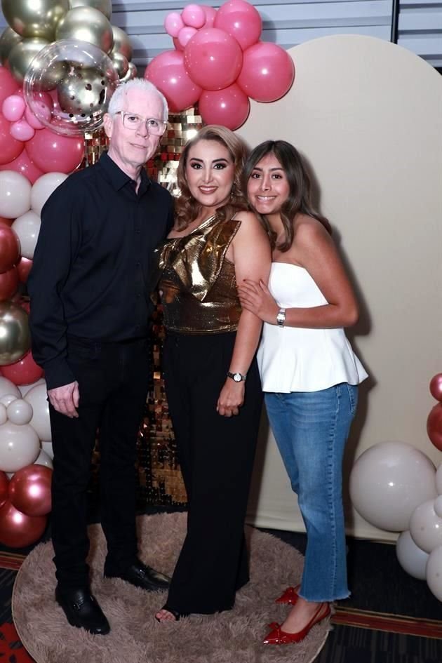 Roberto Escamilla Villalón, Gloria Ileana Ramos de Escamilla y Roberta Escamilla Ramos