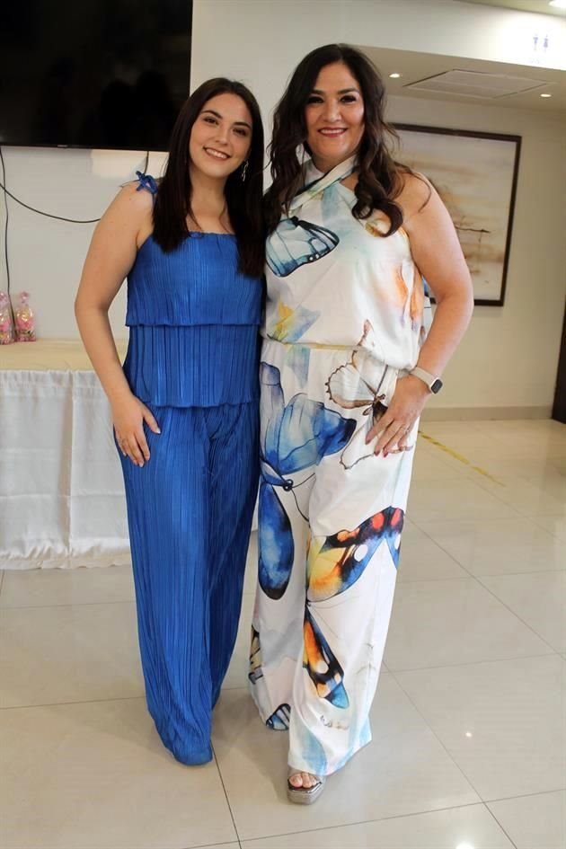 Daniela Dávila y Sonia Flores de Dávila