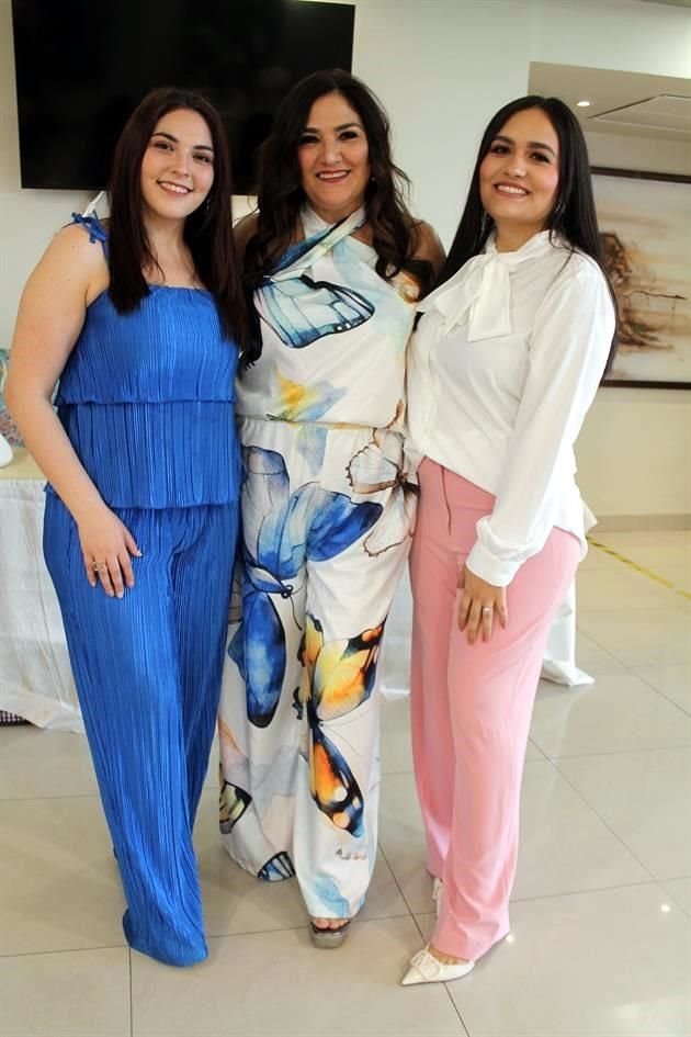 Daniela Dávila, Sonia Flores de Dávila y Daniela Santiago de Dávila