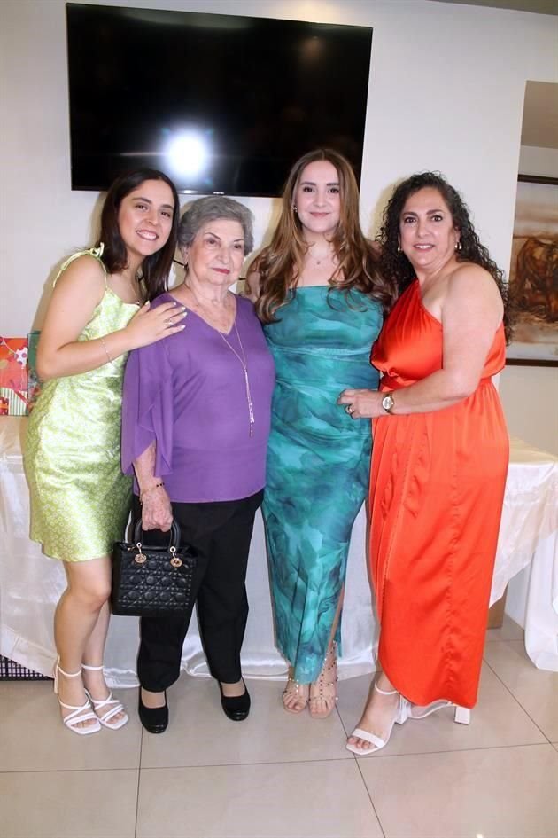Sonia Dávila, Elida González, Gabriela Dávila y Claudia de Dávila