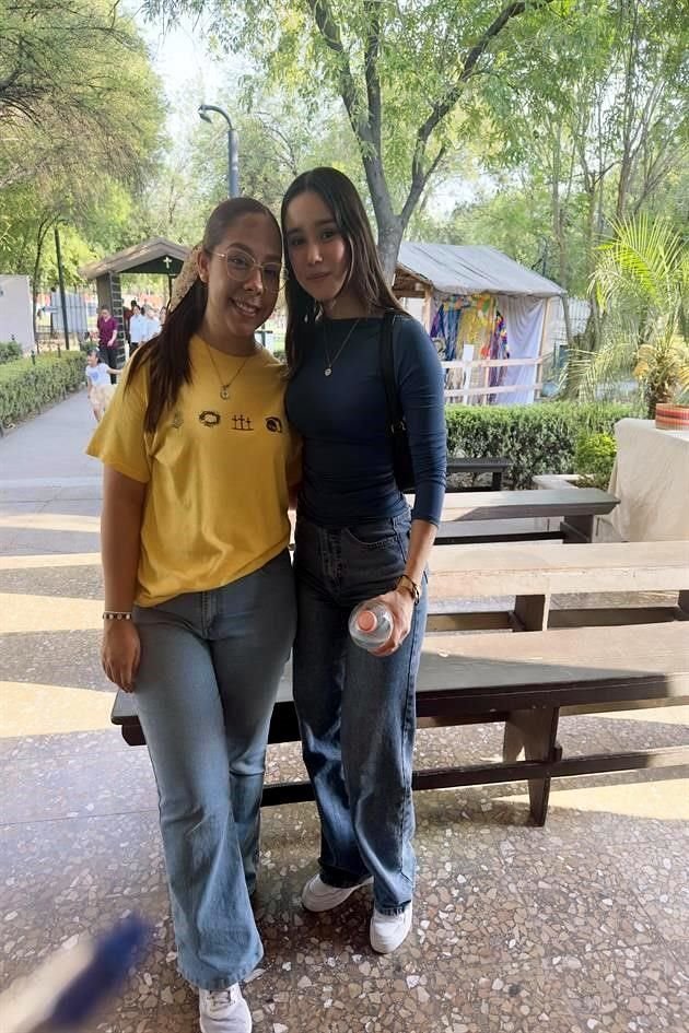 Karen Serrato y Gaby Cueva