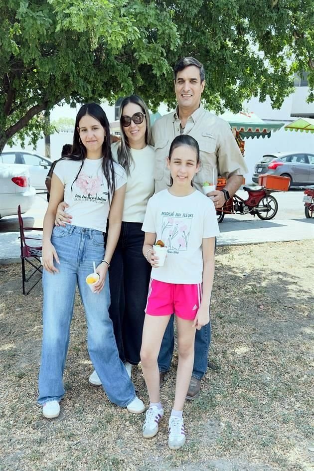 Dina Cueva, Dina Cantú, Leo Cueva y Julieta Cueva