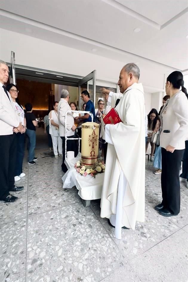 Reflexionan en el encendido de Fuego Nuevo con motivo del Sábado de Gloria.
