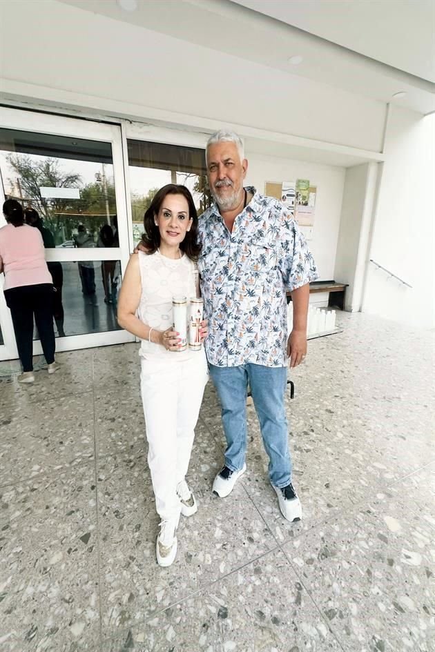 Tere Elizondo de Garza y Eliseo Garza