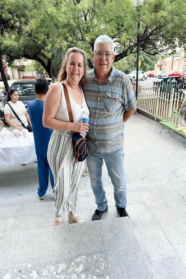 Mónica Villarreal de Lozano y Roberto Lozano