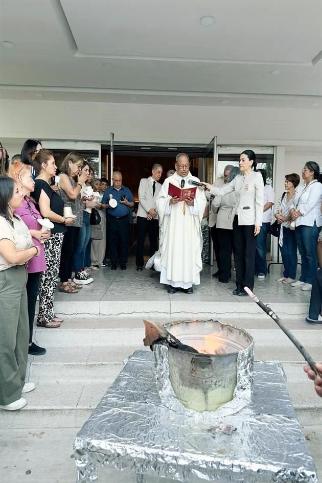 Reflexionan en el encendido de Fuego Nuevo con motivo del Sábado de Gloria.