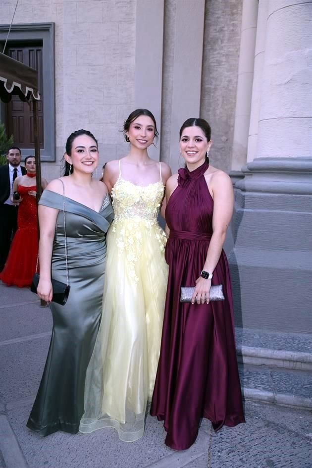 Jessica Camacho, Andrea Chavarría y Verónica Bremer