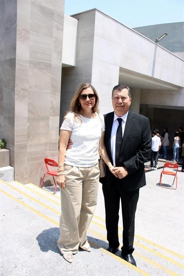 Teresita Ojeda y Fausto Yepiz