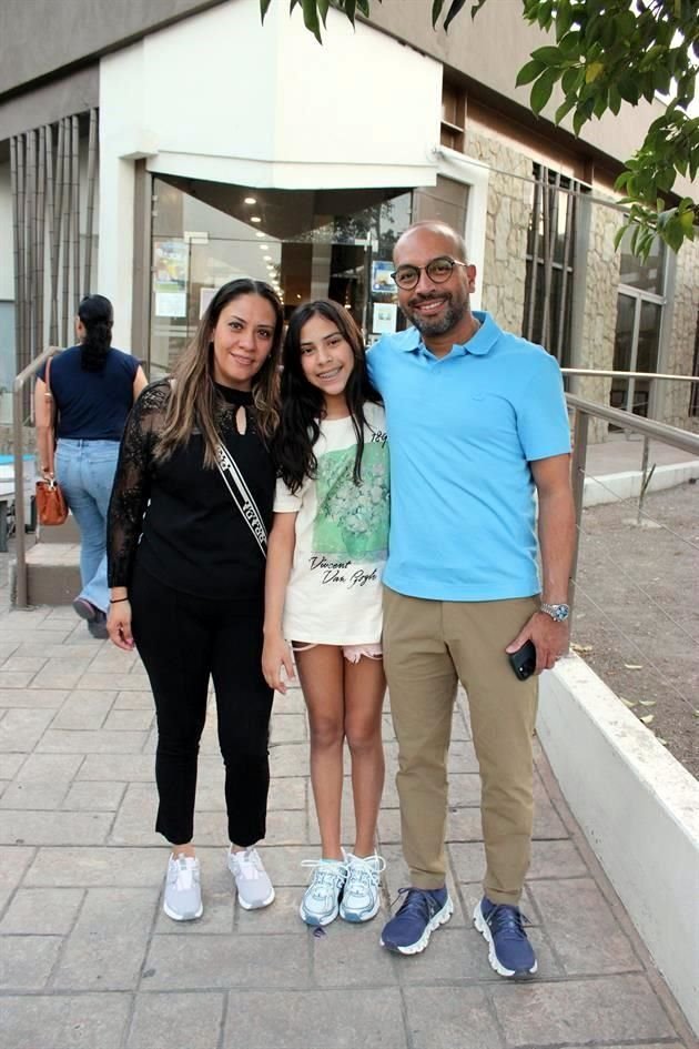 Miriam Sillero, Sofía Arenas y Alejo Arenas