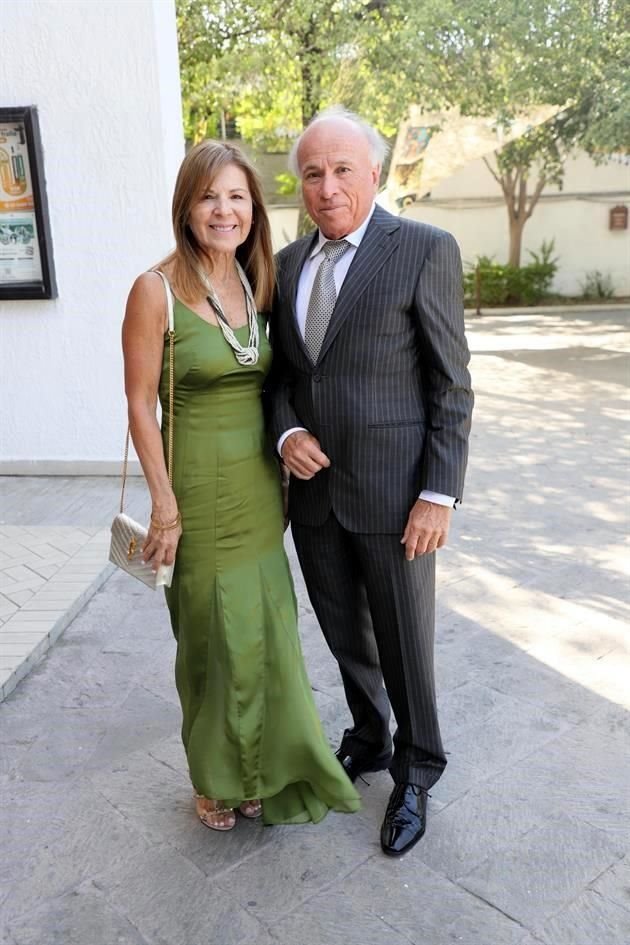 Hilda de Valenzuela y Pedro Valenzuela