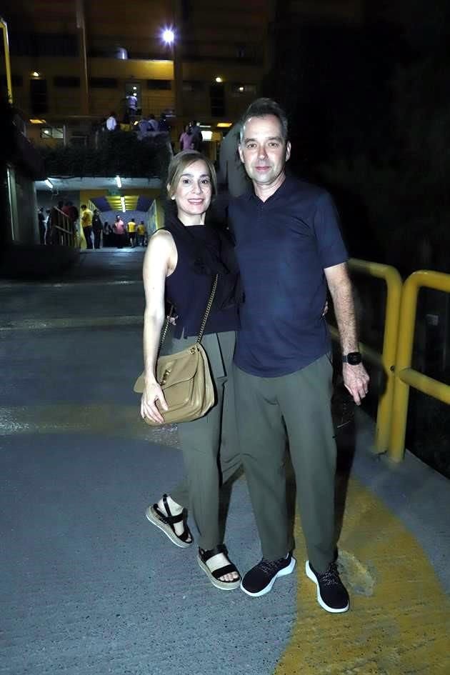 Yvonne Odriozola de Martínez y Armando Martínez