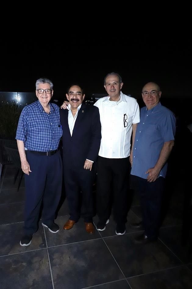 Eugenio Mireles, el festejado, Jorge Espinoza y Jesús Vidaurri
