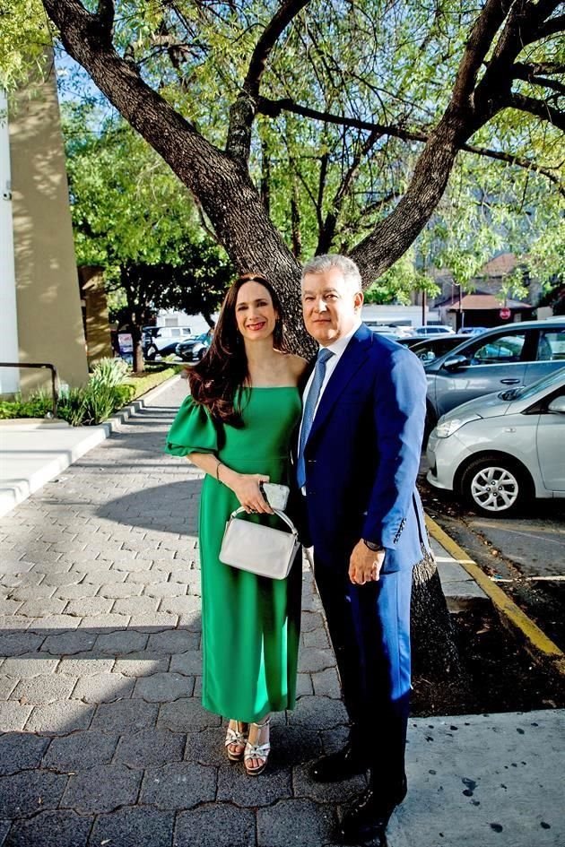 Yolanda Garza de González y Armando González