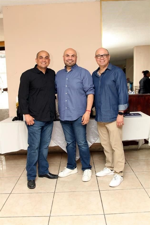 Fabián, Alejandro y Leonel Luis, hijos del festejado