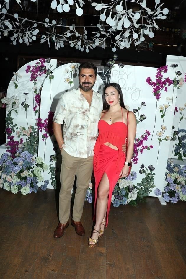Jesús Ortiz y Stephanie Niño