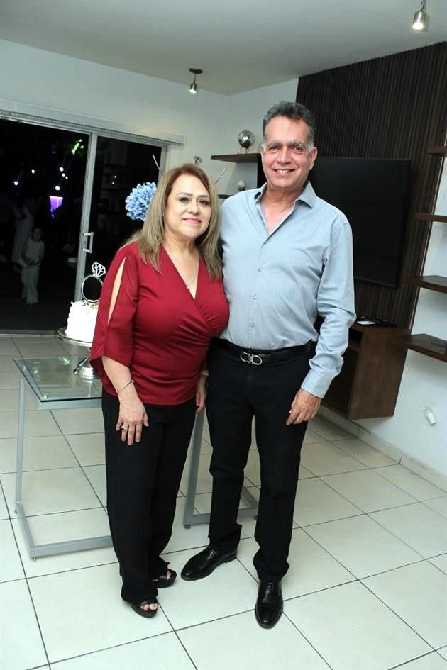 María Luisa Mata y Oziel Salinas