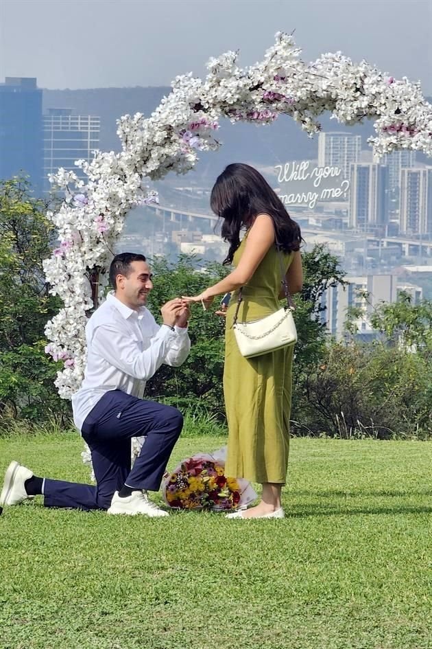 Gustavo Vela y Luisa Salinas se comprometieron recientemente.