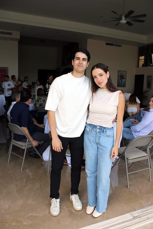 Charly Valmaña y Regina Leal
