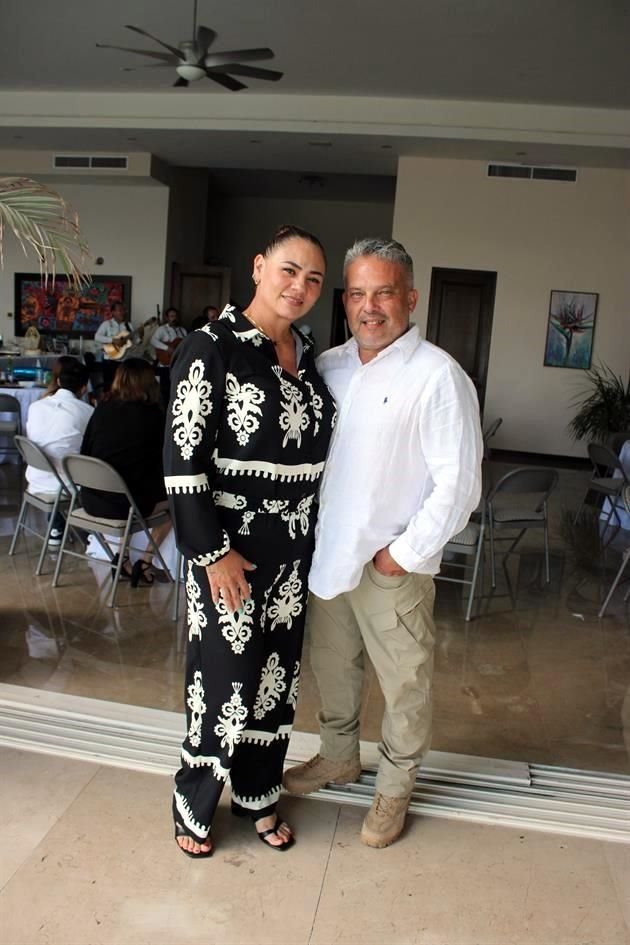 Edith Menchaca y Jesús Morales