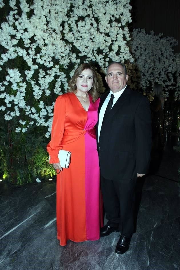 Paty Villarreal y Dante Perronne
