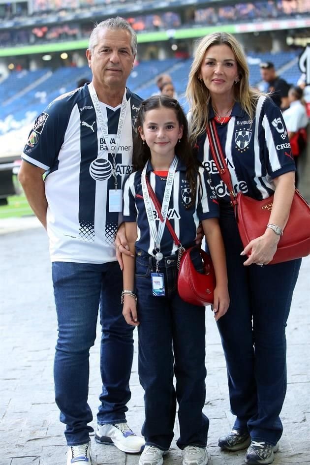 Héctor Chapa, María Chantaca y Ana Montemayor