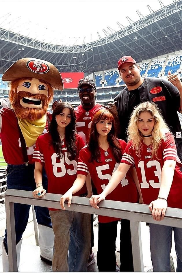 The Warning con Sourdough Sam (mascota de los 49ers), Patrick