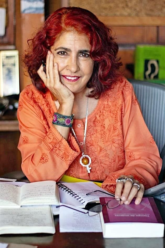 La dramaturga Estela Leñero considera que la precarización del trabajo teatral se ha agravado con los años.