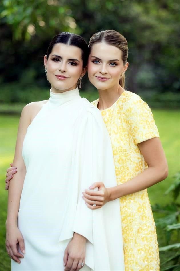 Con su hermana Eugenia Sada González