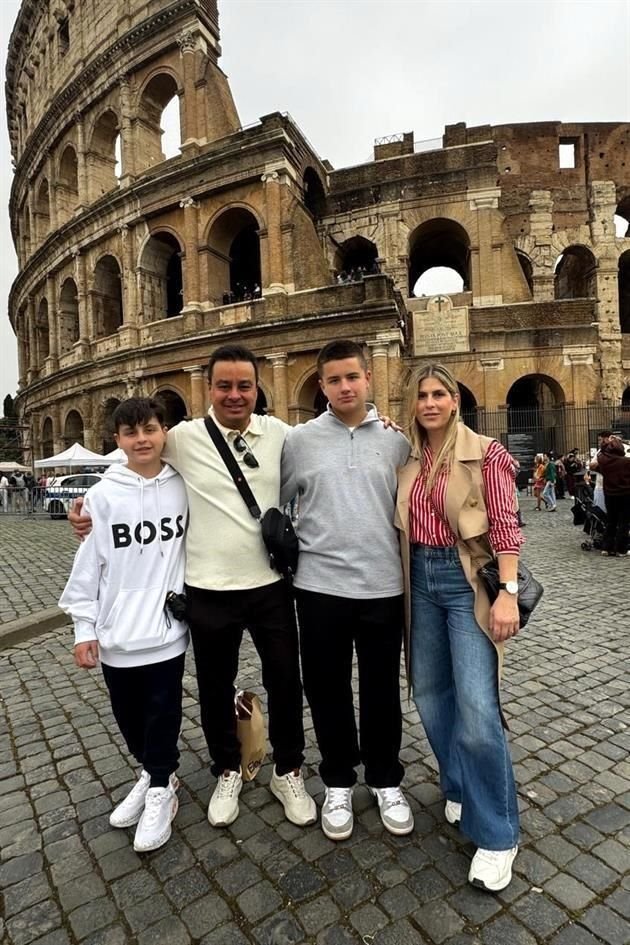 Roberto Magallón Ortiz, Rodolfo Magallón Villarreal, Rodolfo Magallón Ortiz y Maru Ortiz de Magallón, en Roma, Italia