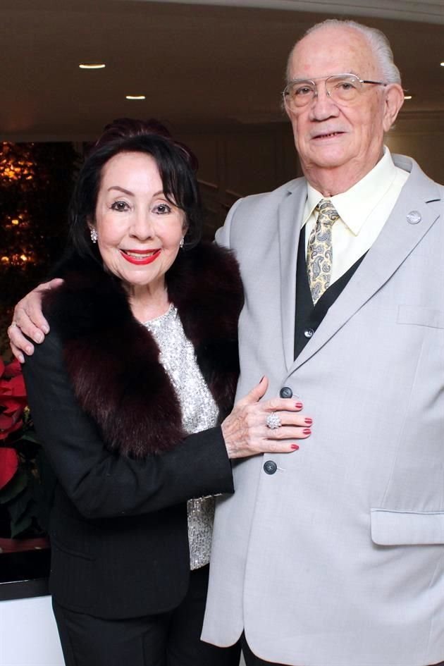 Lulú Gómez de Carlos y Roberto Carlos Cadena