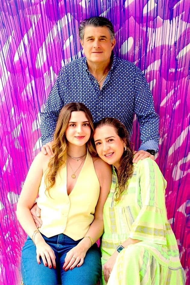 Enrique Jiménez, Karla Ferrigno y Paloma Jiménez