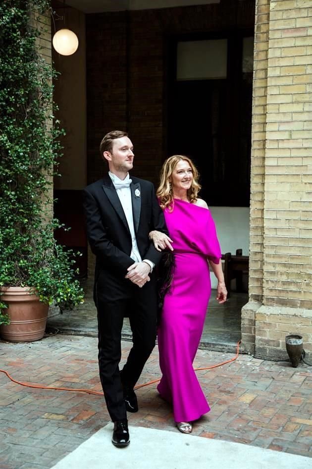 El novio con su mamá, Alexandra Everke