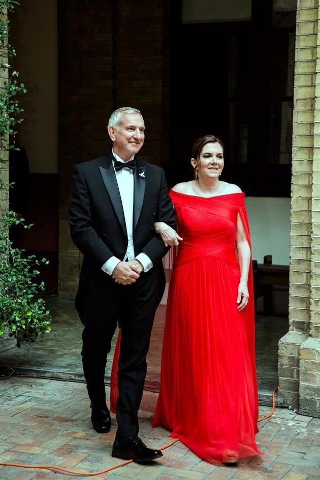 Cornelius Everke, papá del novio y Angelina Cavazos de Villarreal, mamá de la novia