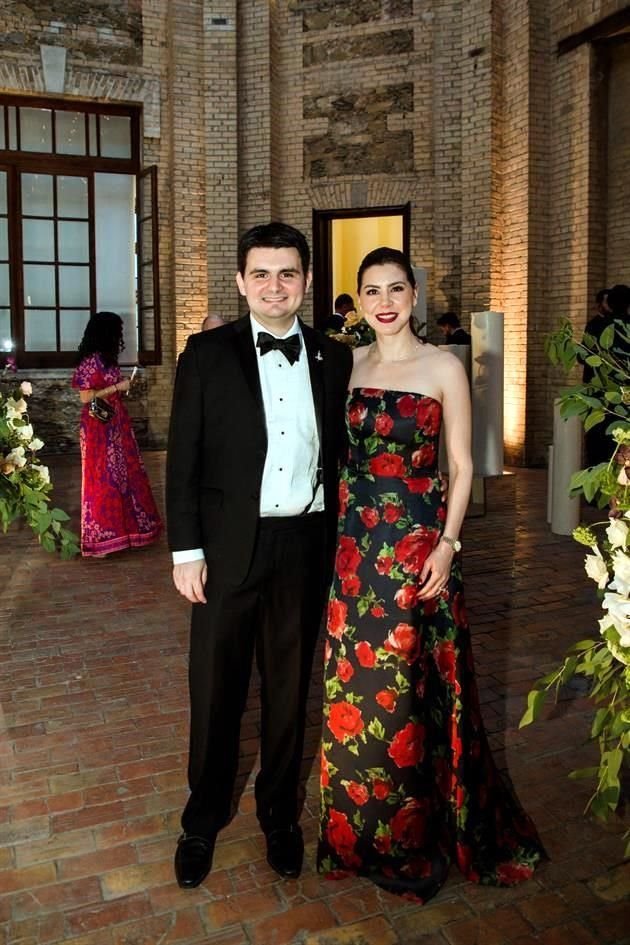 Adrián Villarreal Cavazos y Carla Cortés de Villarreal