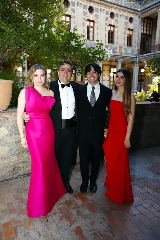 Karina Wolberg, David Cavazos, David Cavazos y Regina Cavazos